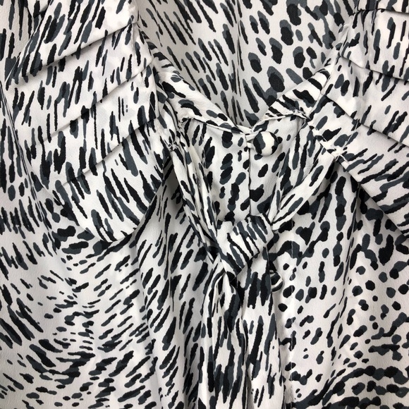 Banana Republic Black & White Animal Print Cheetah Print Bow Blouse Size Small - Picture 2 of 3